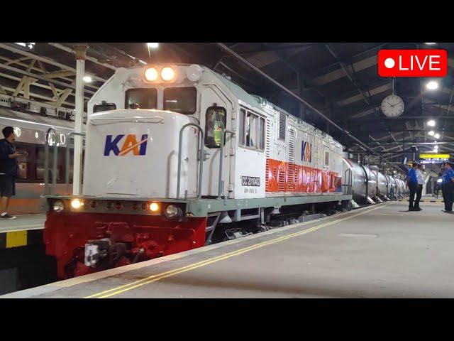  HUNTING RAMAINYA KERETA API MALAM DI STASIUN TERSIBUK YOGYAKARTA!! Spesial Kereta Nataru 2024/2025