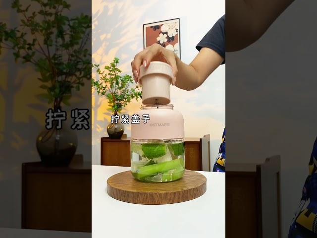 #榨汁杯  管不住嘴的姐妹喝它，清新油解腻#仙女都在喝什么 #谁懂啊真的很好喝 #便携式榨汁杯 #榨汁桶