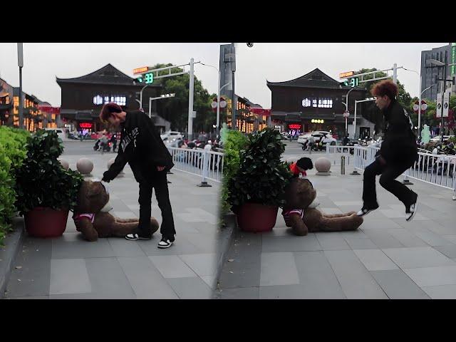 Bushman & Teddy Bear Prank丨The girls gave their friends a "surprise"