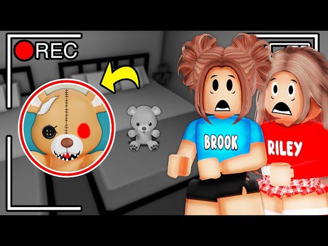 Something Is WRONG With Our STUFFED ANIMAL In Roblox Snapchat!!