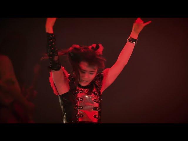 Babymetal Headbanger Budokan Red Night 4k Yui fall off Stage and was missing during rest of the song