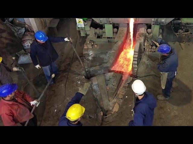 Fusione di 3 campane nella Pontificia Fonderia Marinelli di Agnone.