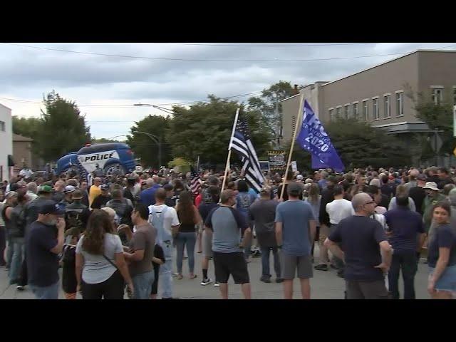 Jefferson Park 'Back the Blue' rally draws hundreds of supporters, counter-protest