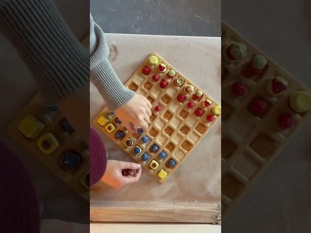 a waffle and toppings chess set
