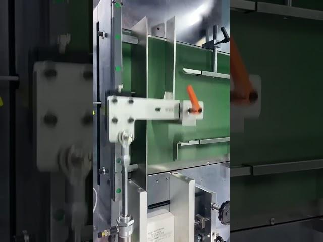 Transparent film cosmetic packaging machine automatic three-dimensional packaging machine