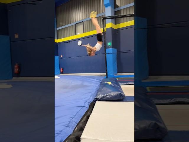 Könnt ihr Tricks am Trampolin?  Macht so Spaß mit euch! #turnen