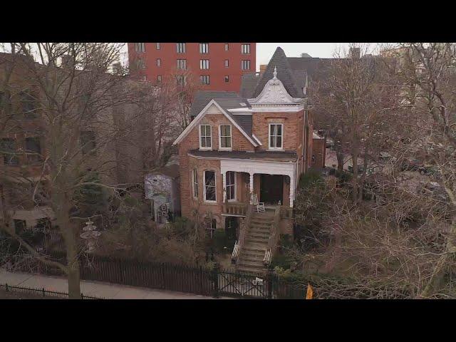 Take a tour of one of Chicago's oldest houses with its 'stubborn steward'