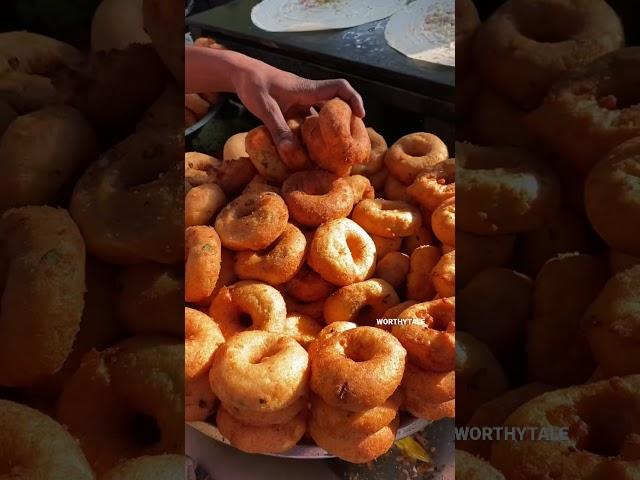 Medu Vada preparation || South Indian Breakfast || Anna Durga Dosa Stall, Lodhi Colony, Delhi