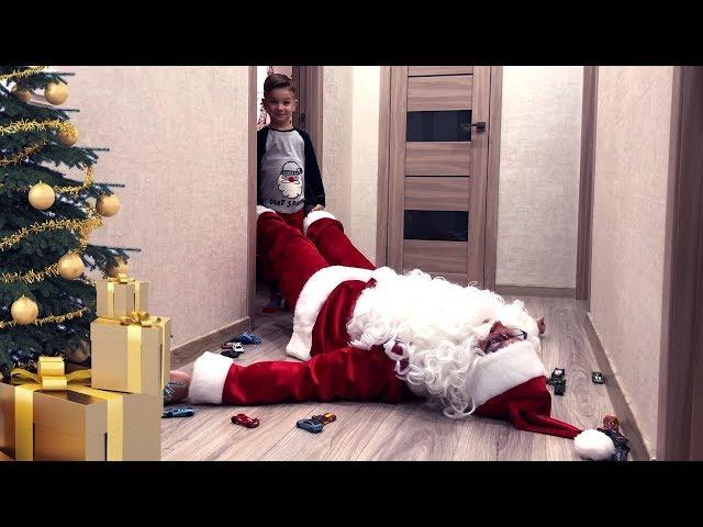 Santa Claus slipped on the cars and fell. Mark helped him. Video for kids.