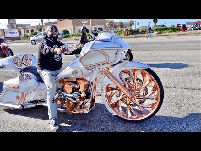 SLIDING WITH LACE ON HIS CUSTOM $300,000 HARLEY ROAD GLIDE TO LONESTAR RALLY 2022...