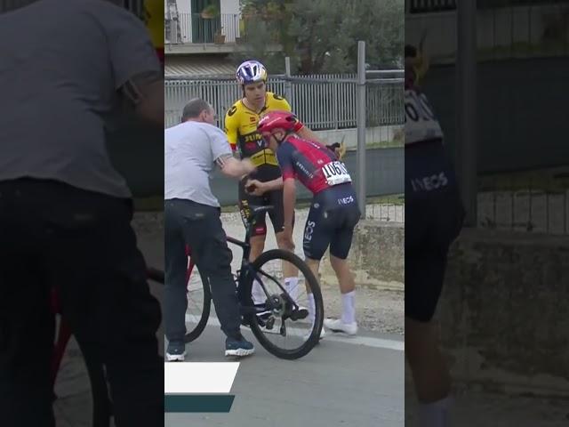 Big Crash For Wout Van Aert & Tom Pidcock! #shorts