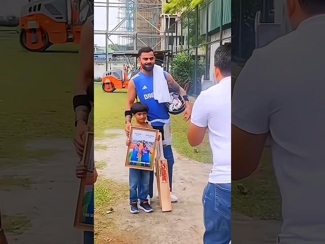 Virat Kohli Did This Heartwinnnig Gesture For Little Kid Fan  in Srilanka #viratkohli #rohitsharma