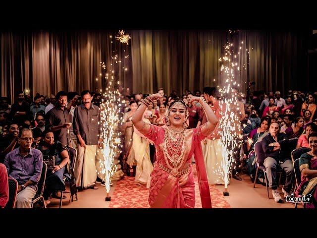 Kerala Bride entry dance  2020 #kerala #bride #bride solo #kannadikudumkooti