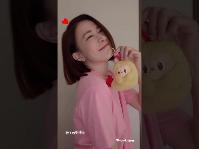 佘詩曼也擁有炸蝦labubu耳機包啦！ #佘詩曼 #佘诗曼 #charmaine #charmainesheh #阿佘 #labubu