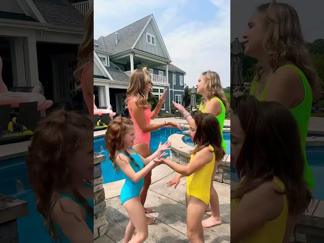 BFF TIKTOK DANCE 🩷🩵 @agset211 @HallieOnStage114 #dance #fun #bff #cute #trend #summer #pool