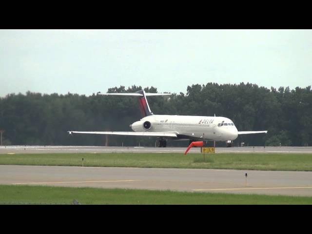 Delta Air Lines Powerful MD-88 Takeoff Minneapolis Int'l Airport