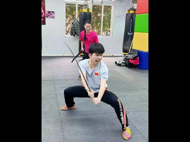 大家喜欢这样的武术小男生吗？他今年17岁练习的是武术南拳#少年强则国强#中华武术博大精深