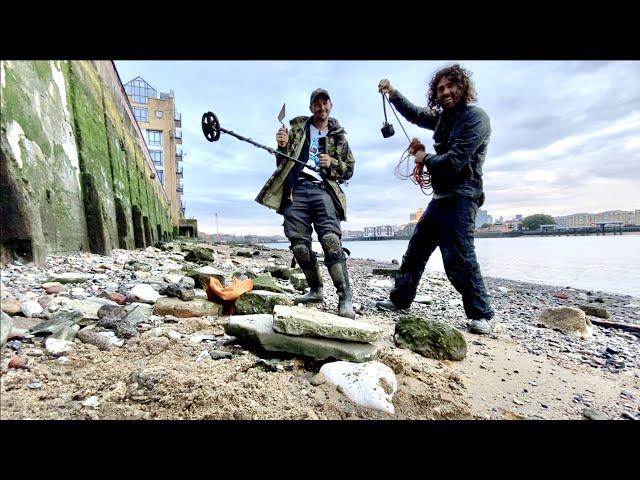 Mudlarking & Magnet Fishing in London with Si Finds! Treasure Found on the Thames River