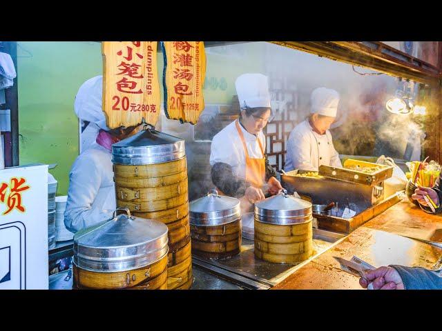 TRADITIONAL Chinese STREET FOOD Tour of Hong Kong! BEST CLAY POT RICE!