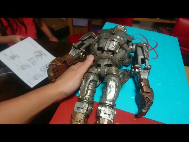 Unboxing Sixth Scale 3A ATOM  from real Steel with my daughter