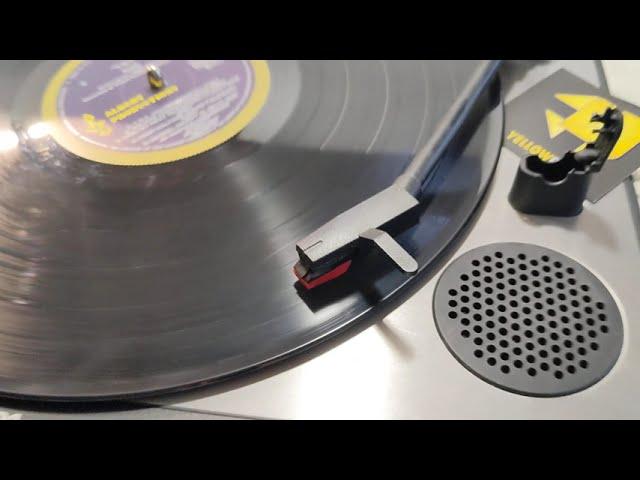 NUMARK PT-01 Portable Turntable ||| Yellow Fish 