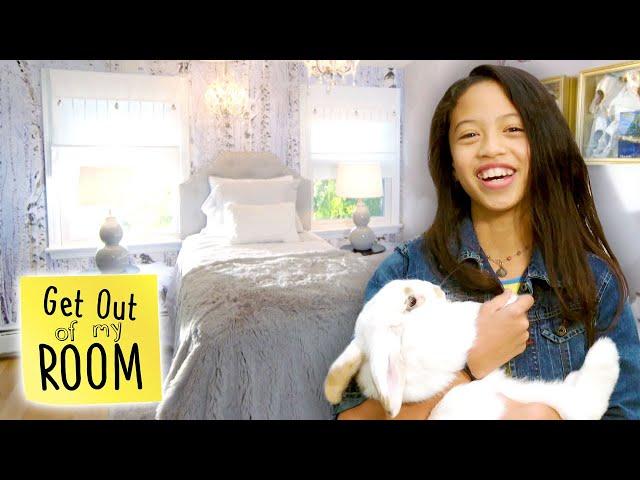 Sister Gets Winter Wonderland Room Makeover  | Get Out Of My Room | Universal Kids