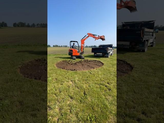 #kubota #miniexcavator #digging #trampoline #perfect #circle #skills #excavation #finesse #dig #wow