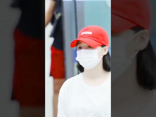 V and Nancy Eye Contact In Airport #v#nancy#vcy#taecy