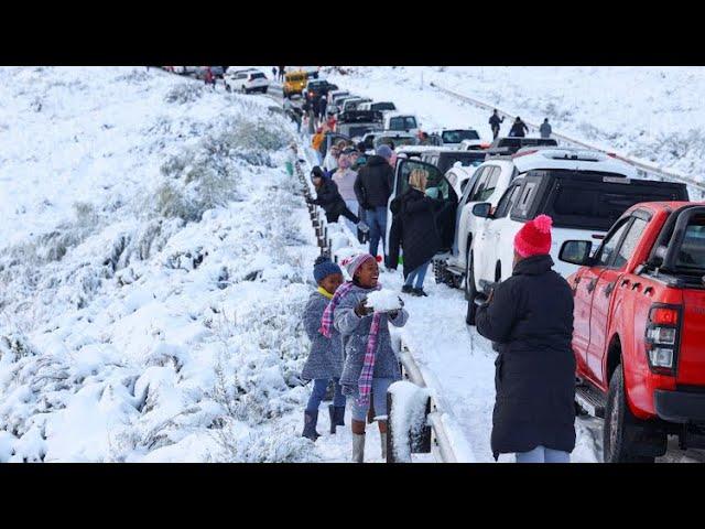 South Africans Rescue Thousands Trapped in Snowstorm in Kwazulu Natal