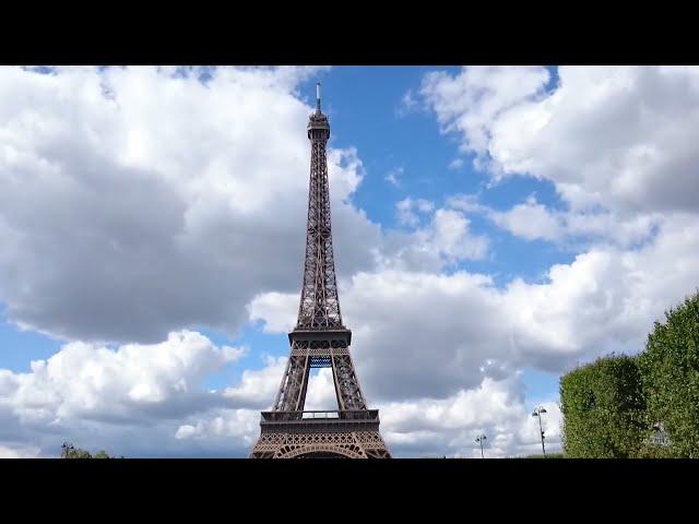 Torre Eiffel - Campo Marte / Tour Eiffel - Camp Mars / París, Francia.