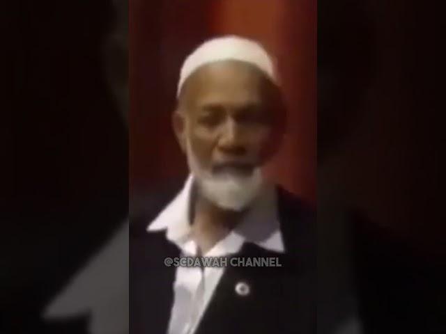 INSTANT REGRET! Christian priest makes strange claim in front of Ahmed Deedat