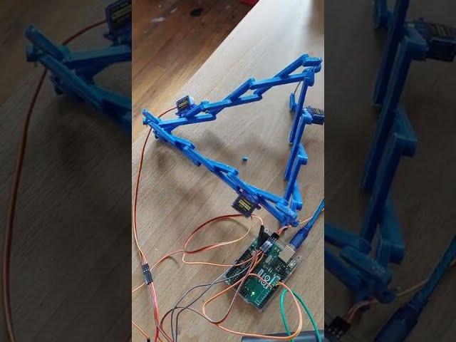Mesh Morphing Robot - Robotic Triangle
