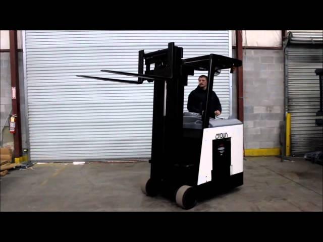 2002 CROWN RC 3000 SERIES ELECTRIC RYDER FORKLIFT,