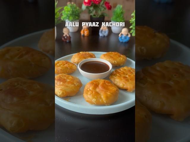 Trending recipe of Aalu Pyaz kachori #shorts #recipe #kachori #crunchy #samosa