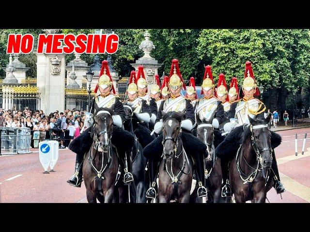 King's Guard Astounds Public with Full Force Display