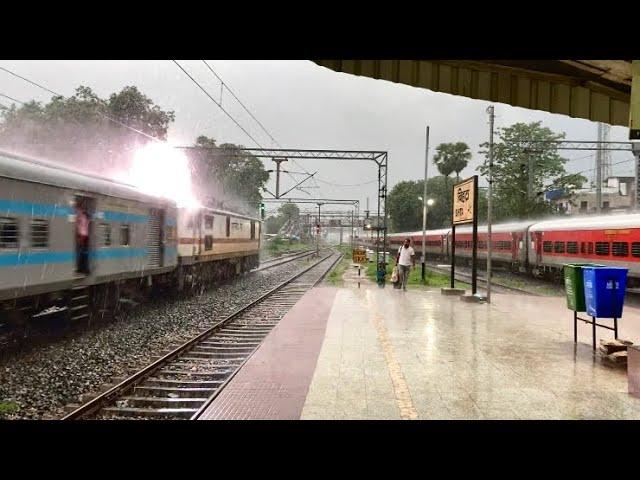 Train In Extremely Heavy Rain 12367 Vikaramshila Express Skip Bihta At 130 Kmph