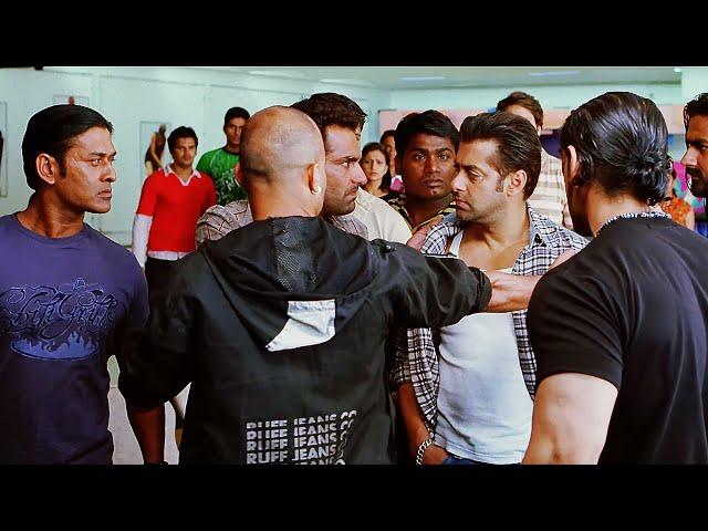 इधर राधे कौन है ? तू है क्या राधे ? - Salman Khan - Wanted - Entry Scene - Ayesha Takia