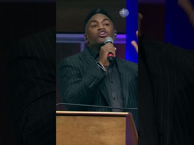 Remember chanting Strong Finish with @jonathannelsontv in 2021? #faithworks #faithworksfriday#music