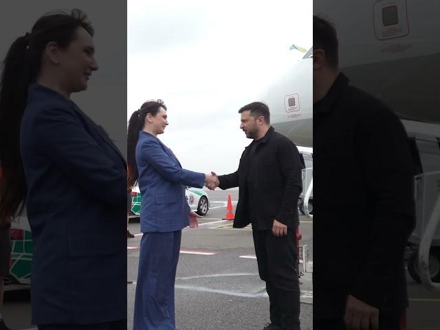 ЩОЙНО! Зеленський ПРИЗЕМЛИВСЯ у Вілюнісі на ВАЖЛИВУ ЗУСТРІЧ