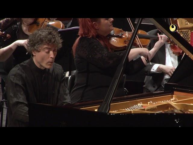 Ludwig van Beethoven: Piano Concerto no. 3 (Paul Lewis, piano)