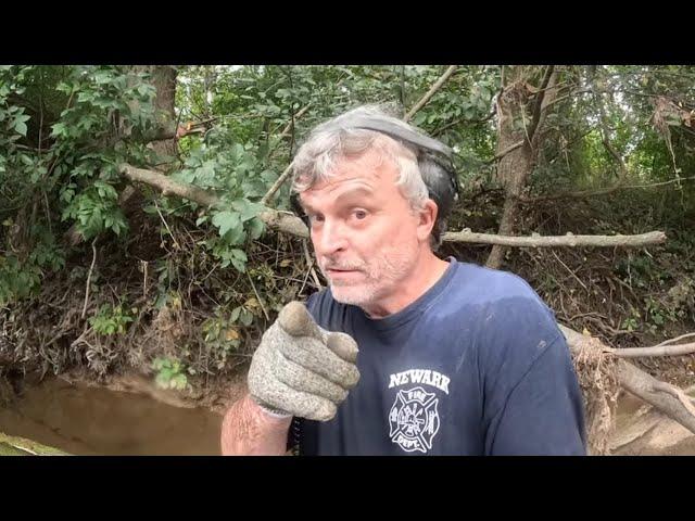 Metal Detecting In The River : Strange Finds