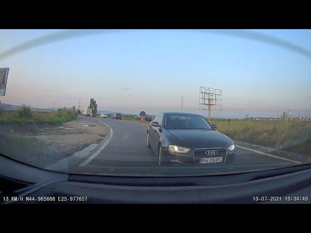 Meltean cu Audi cu gura mare, fara creier si cu degetul din mijloc pe sus