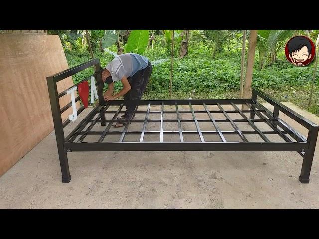 Metal Bed Frame Queen Size | Detachable bedframe