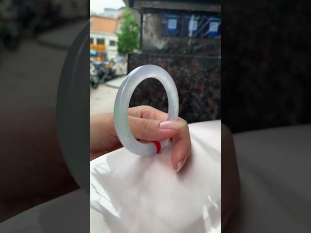 冰幻彩美人條！底妝冰潤細膩，冰幻彩也可以叫冰春彩，它是顏色豐富多樣，有清新的淡綠，優雅的紫羅蘭，神秘的藍調，每種顏色都有獨特韻味，無論你喜歡清新自然的風格，還是高貴典雅的氣質它都能滿足#diy#直播