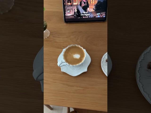 우드우드한 집에서 시간 보내기 #우드인테리어 #coffee #우디홈 #아파트인테리어 #homedecor #예쁜인테리어 #20평대인테리어 #home #메인인테리어