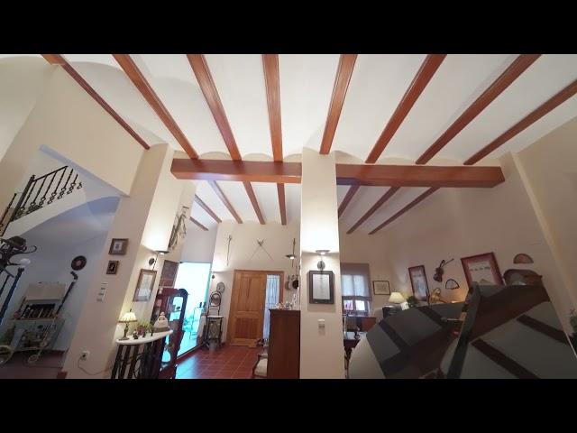 Magnificent townhouse in the heart of Bétera: spacious living, history, and comfort