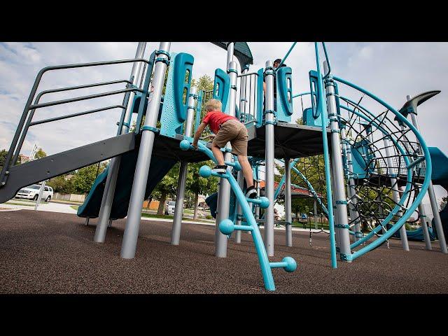 Lollipop Climber w/Vibe® Handholds - PlayBooster® - Landscape Structures