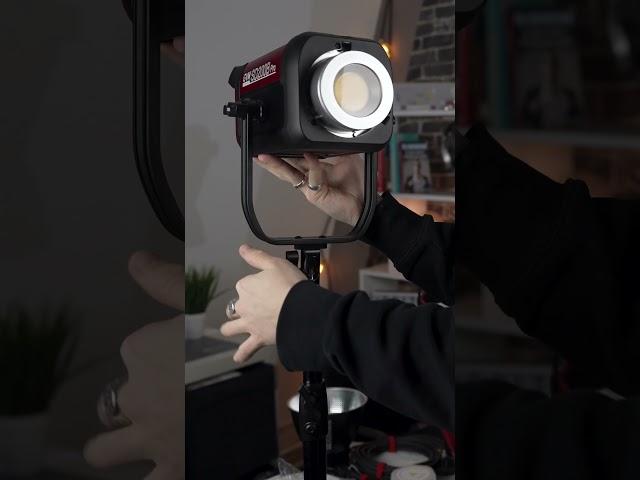 Unboxing the GVM-PRO-SD200B light - The Aputure alternative?