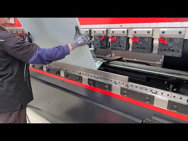 HM1003 AMADA Press Brake