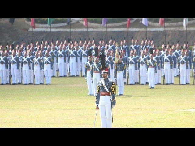 Humarap at pumagitna....Kad! (PMA Cadet Officers center march)